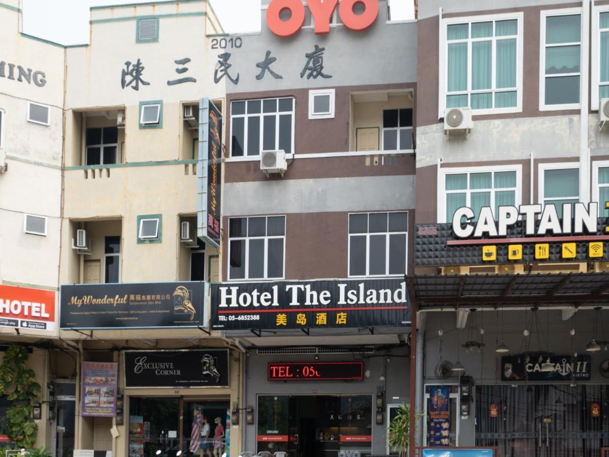 Oyo 44078 The Island Hotel Кампонг-Пасир-Богак Экстерьер фото